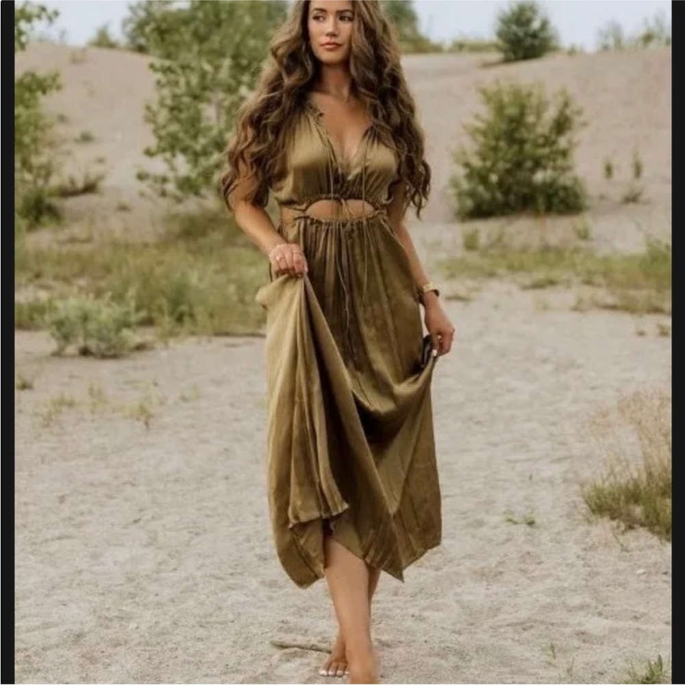 New tagged Zara Olive Green/Gold Midi Dress. Size L